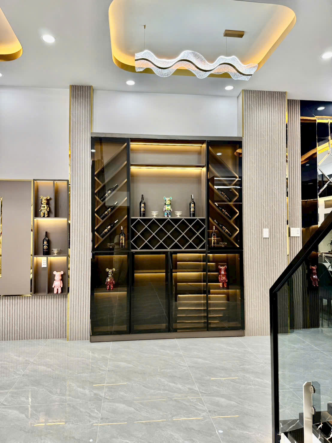 Nhà Xây Mới vào ở liền 3 phòng ngủ sân thượng sát chợ phú xuân gần q7.