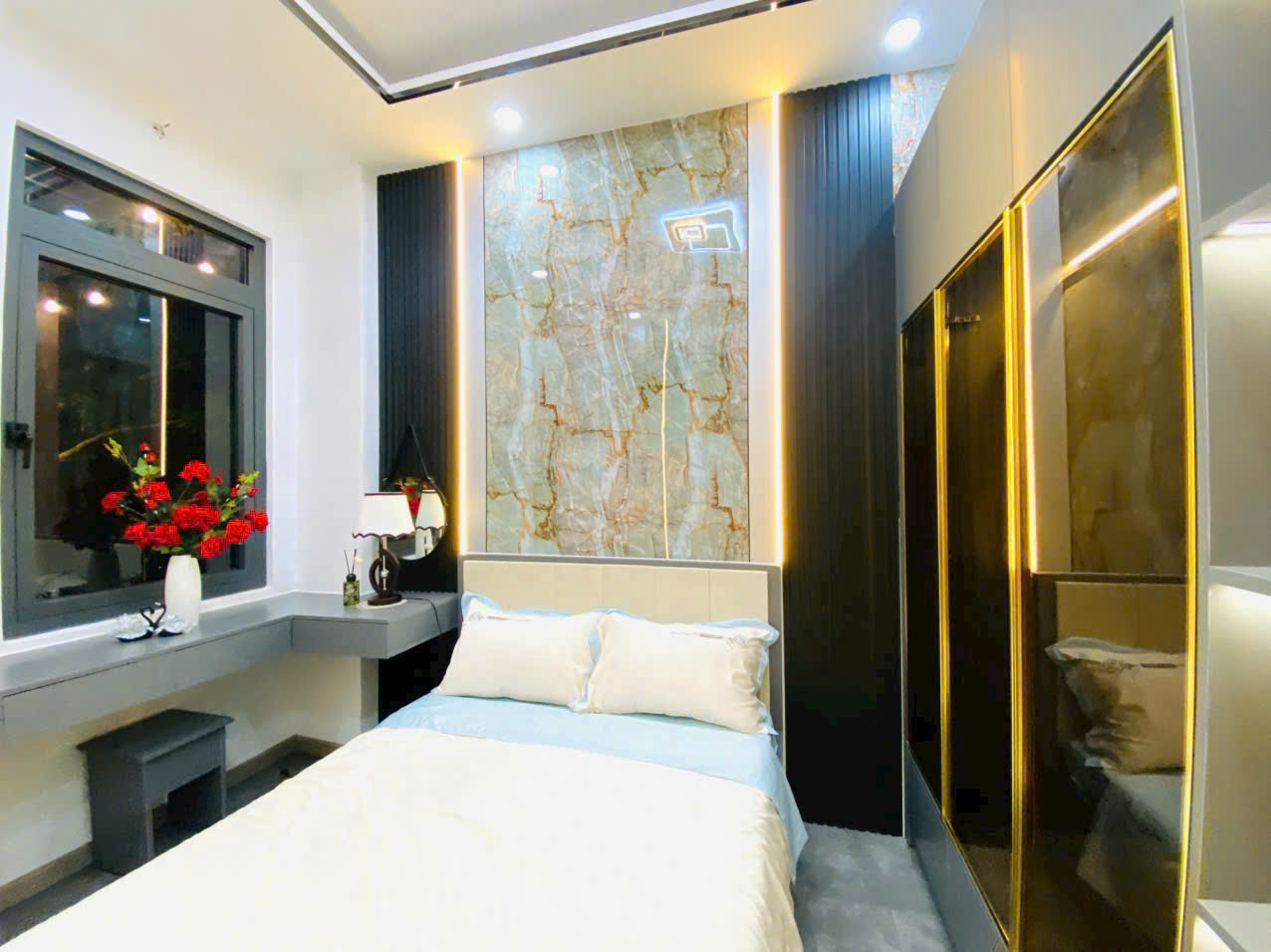 Nhà mặt tiền hẻm thông 8m, lê văn nhà bè 3 tầng vào ở liền.