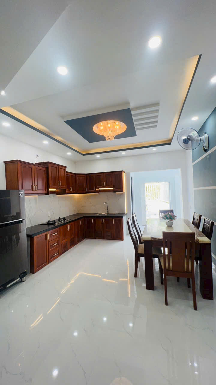 Nhà phố 2 xe hơi chạy qua hẻm thông khu dân trí cao tại huỳnh tấn phát thị trấn nhà bè.