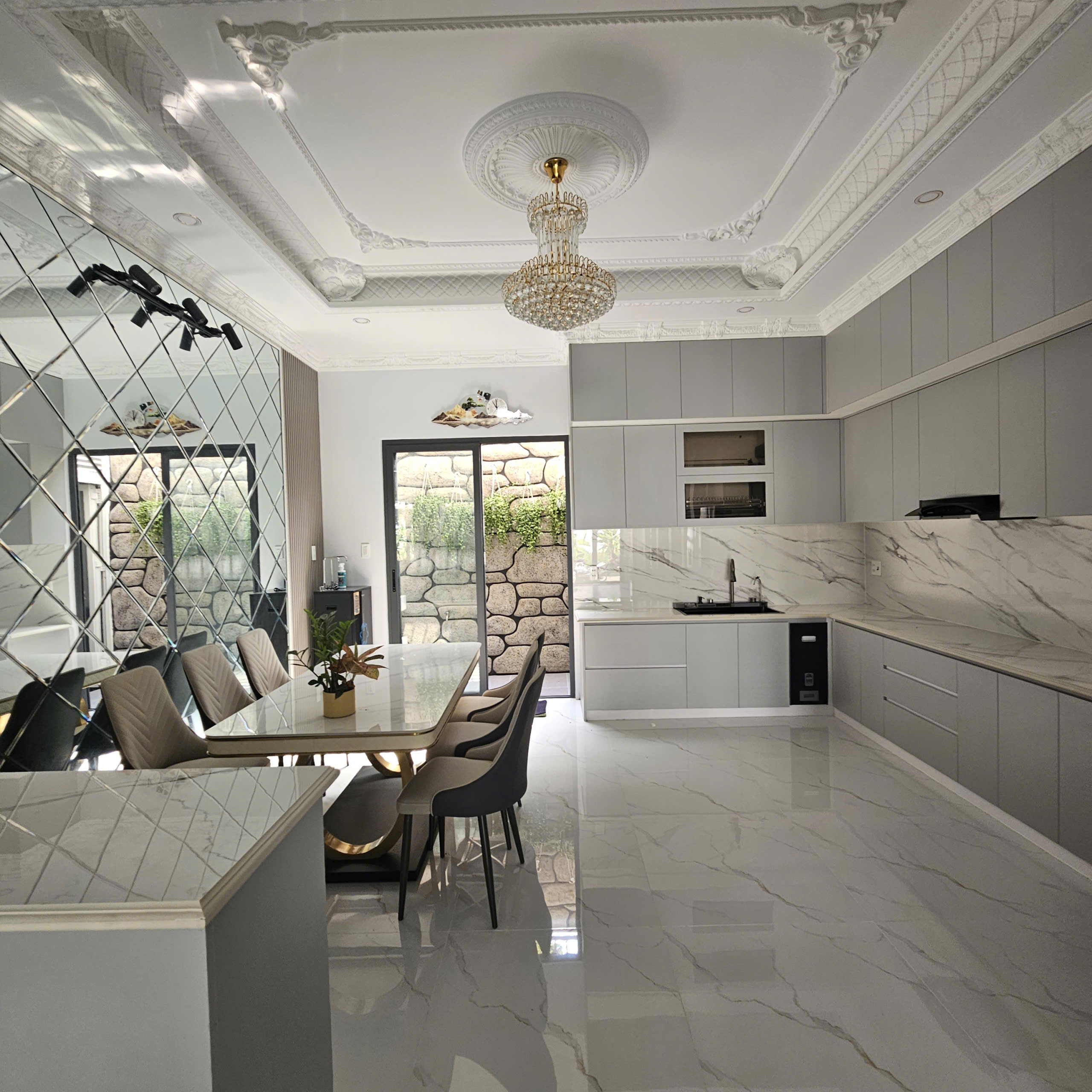 Nhà xây mới hoàn thiện 5 x 16m , 4 tầng vào ở liền .