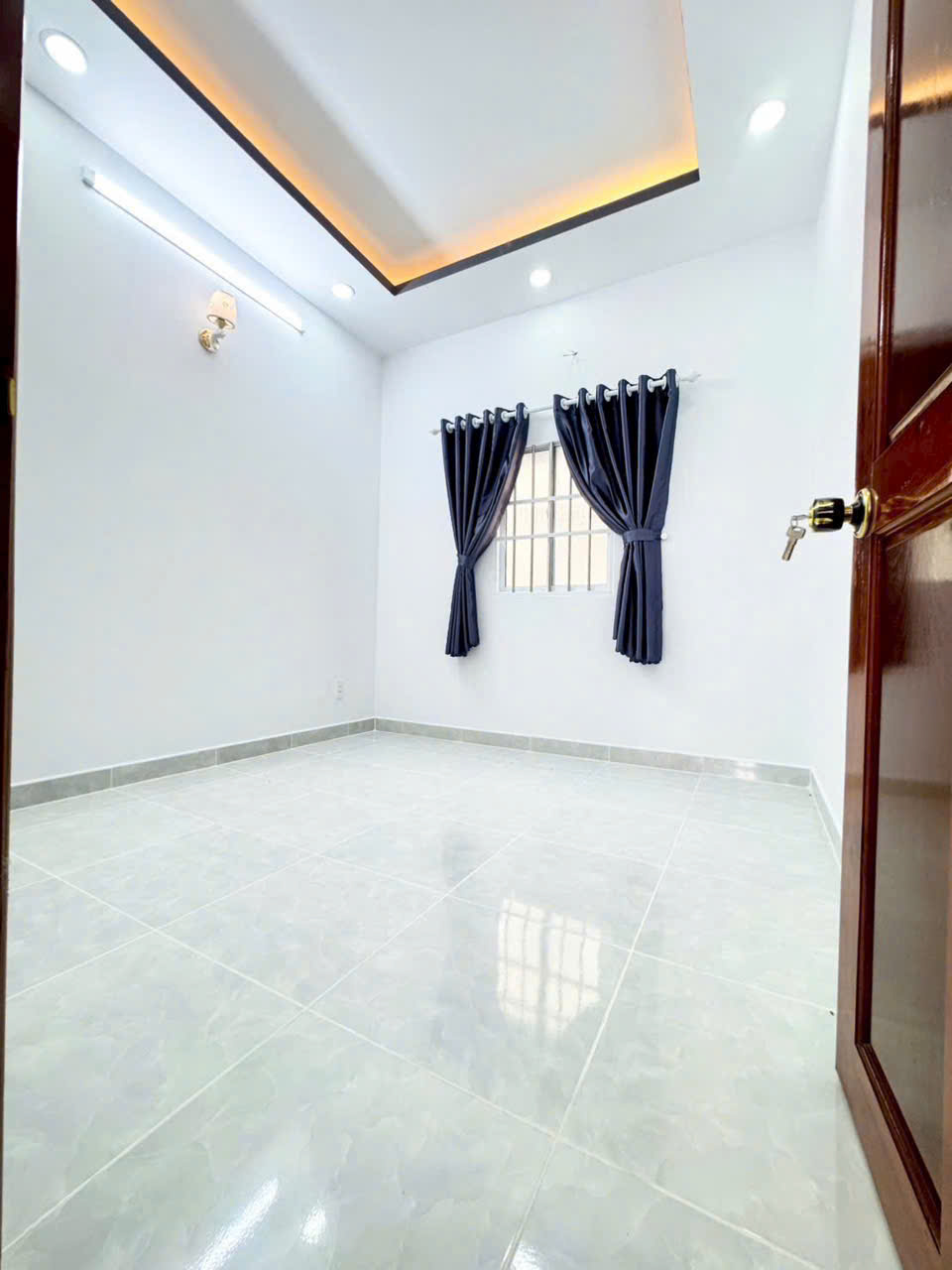 NHÀ 1 TRỆT 1 LỮNG 2 LẦU 5PN HUỲNH TẤN PHÁT