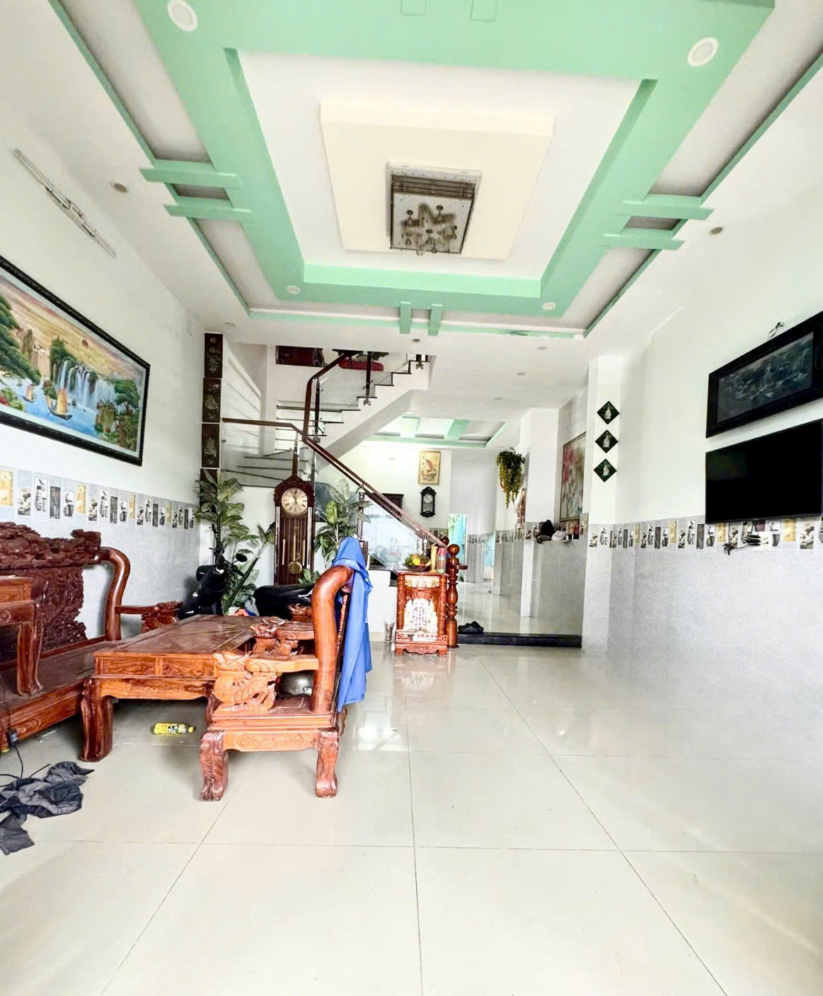 Nhà sổ riêng 100m2 hoàn công đầy đủ , hẻm xe hơi gồm 3 phòng ngủ.