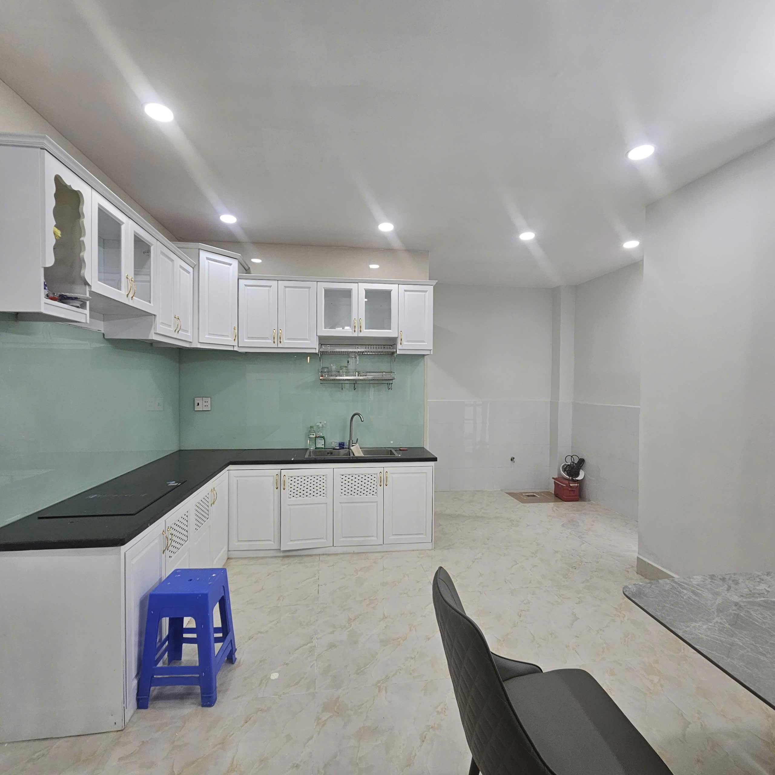 Nhà 1 lầu 3 phòng ngủ 5 x 17M, hẻm xe hơi.