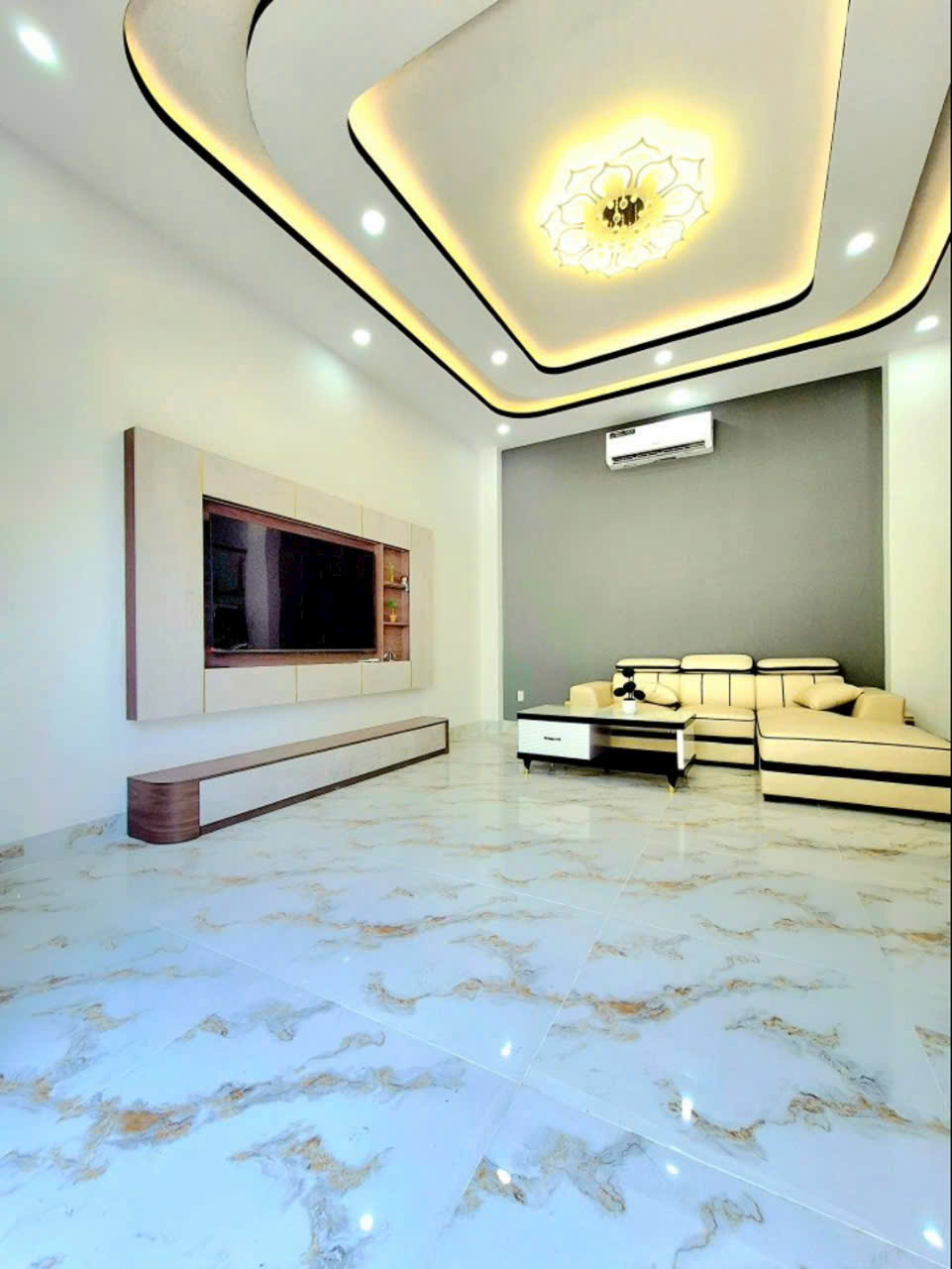 Nhà Mới Xây hoàn công đầy đủ 3 tầng dọn vào ở liền wiu rất chiu.