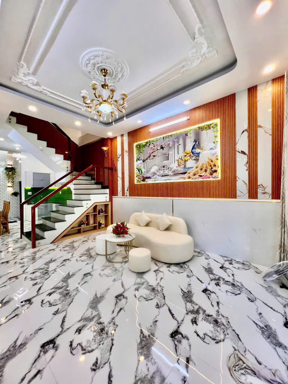 NHÀ 3 PHÒNG NGỦ SÂN THƯỢNG , PHÒNG THỜ SÂN RỘNG RÃI NHÀ GẦN CHỢ PHÚ XUÂN.