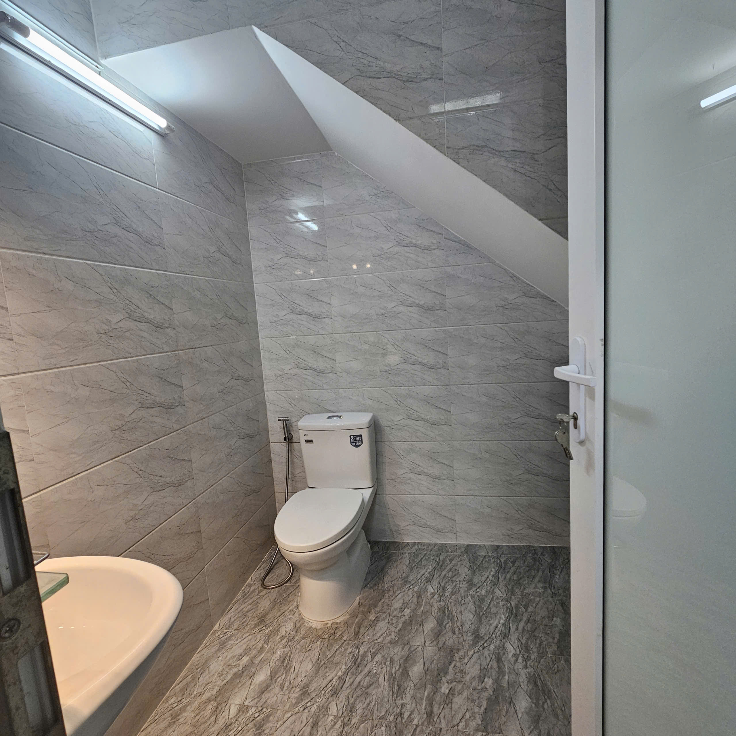 Nhà Đào Tông Nguyên , nhà bè 6 x 20M,4 tầng gồm 7 phòng ngủ.