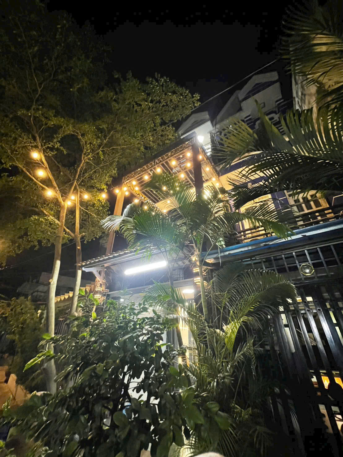 Nhà mặt tiền hẻm thông 8m, lê văn nhà bè 3 tầng vào ở liền.