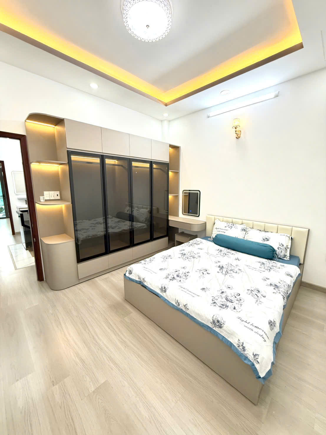 Nhà 1 trệt 1 lầu 3 phòng ngủ ,có phòng cho người lớn tuổi ở tầng trệt.