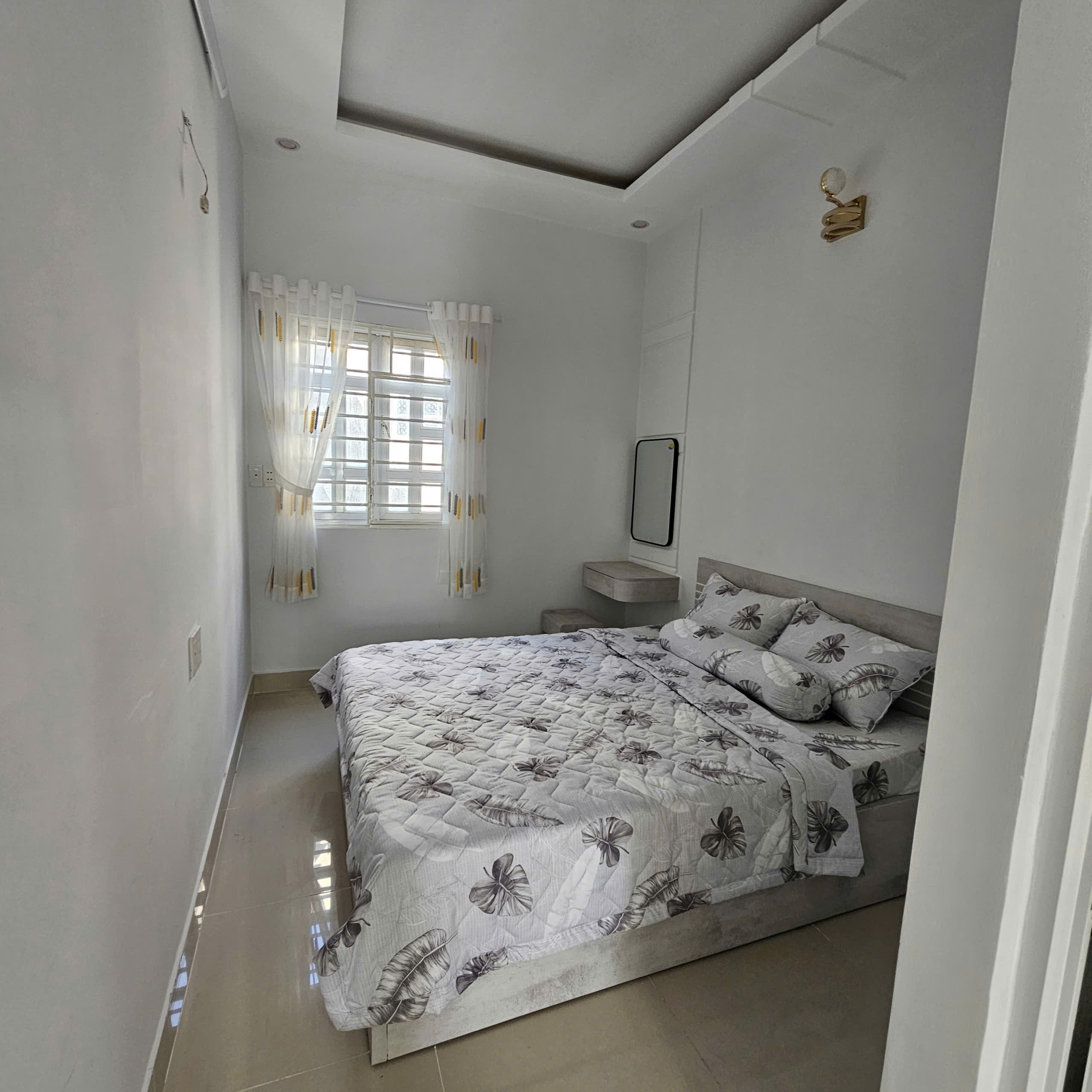 Nhà 1 trệt 1 lầu sân rộng rãi 2 phòng ngủ 3 x 17M, Phun nội thất.