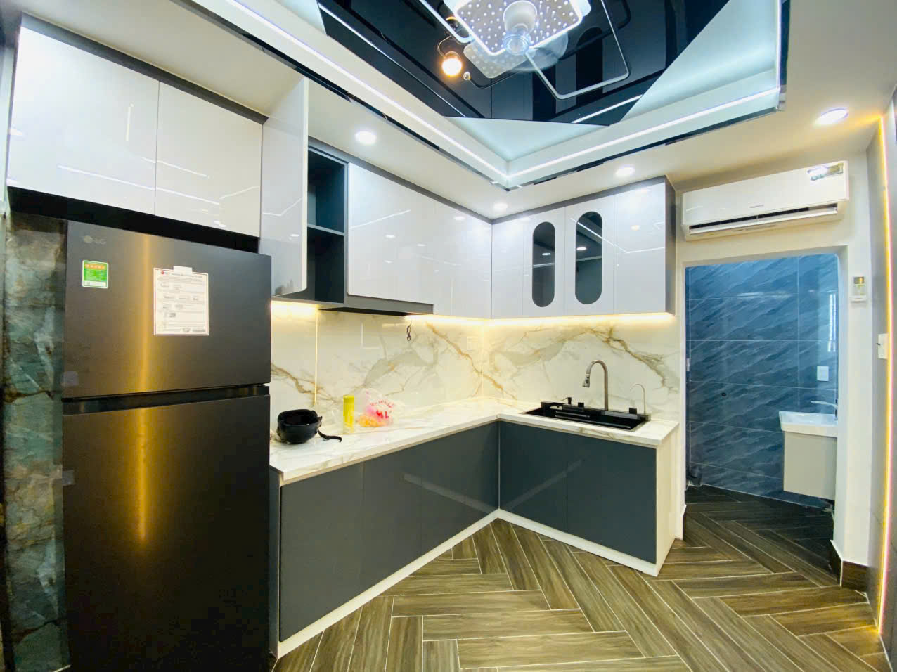 Nhà mặt tiền hẻm thông 8m, lê văn nhà bè 3 tầng vào ở liền.