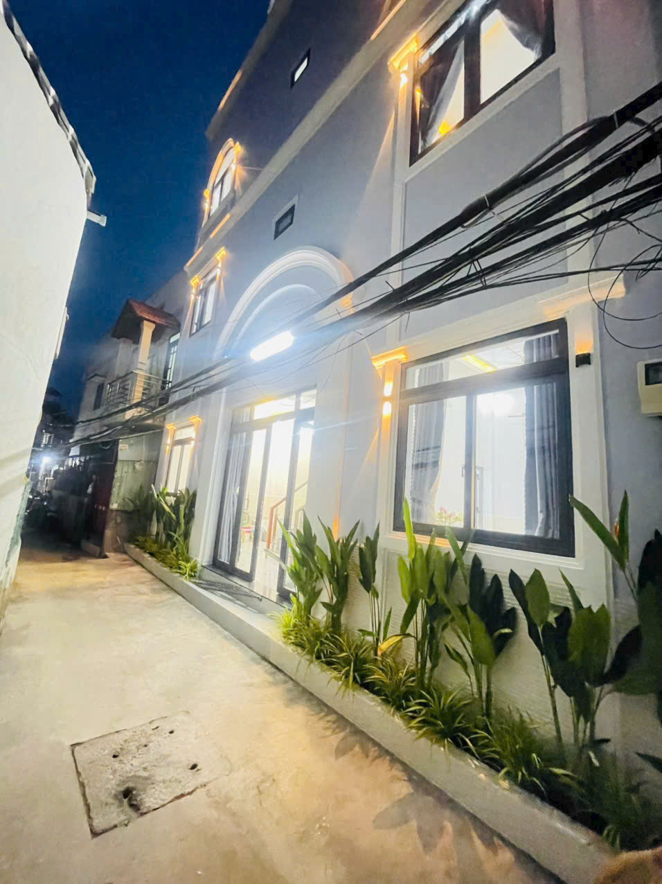Nhà Ngay Trung Tâm QUẬN 7 Nhà mớ 2 lầu ,sân thượng.