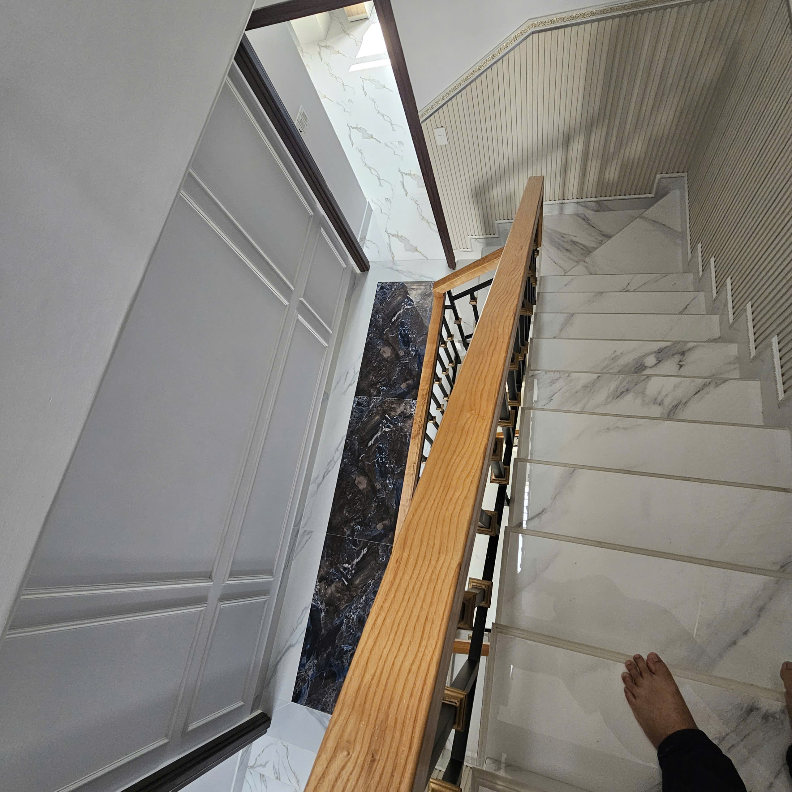 Nhà xây mới hoàn thiện 5 x 16m , 4 tầng vào ở liền .