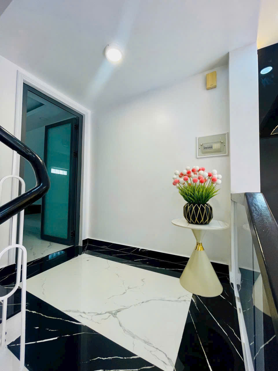 Nhà Phố 1 trệt 1 lững 2 lầu , sân thượng , phun nội thất cao cấp.