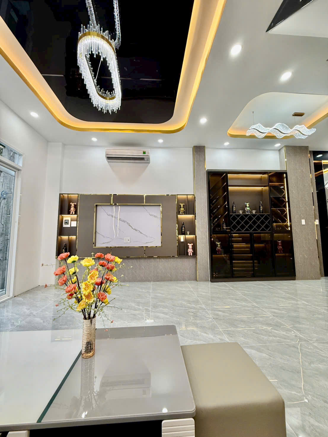 Nhà Xây Mới vào ở liền 3 phòng ngủ sân thượng sát chợ phú xuân gần q7.