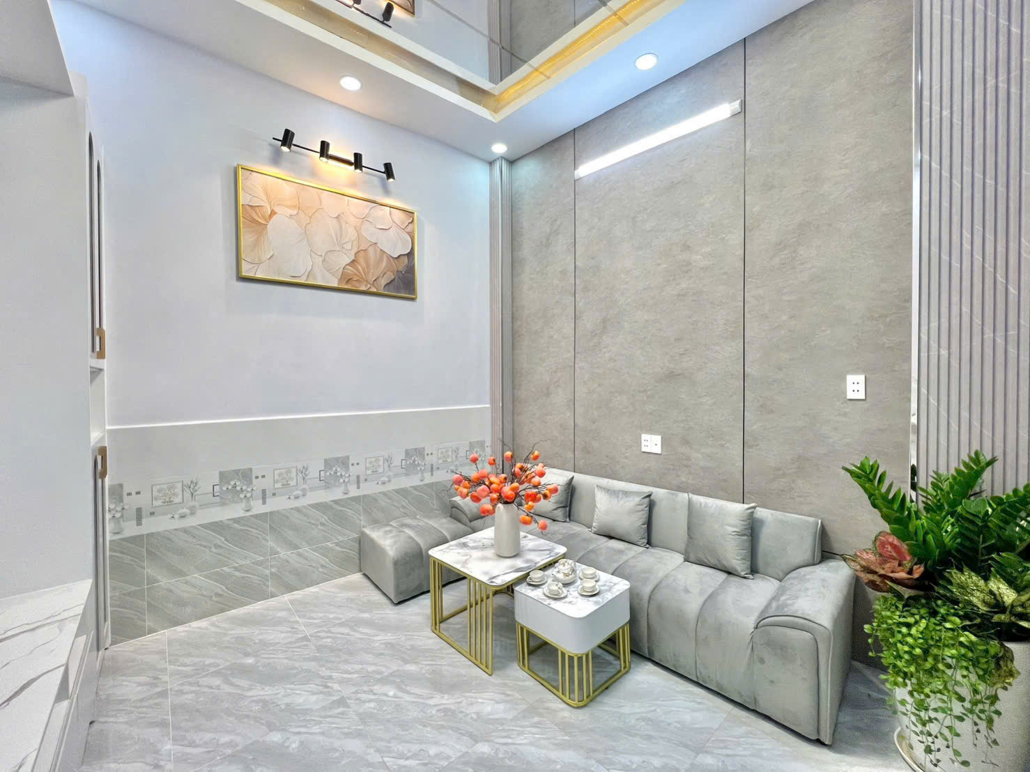 Nhà Ngay Trung Tâm QUẬN 7 Nhà mớ 2 lầu ,sân thượng.