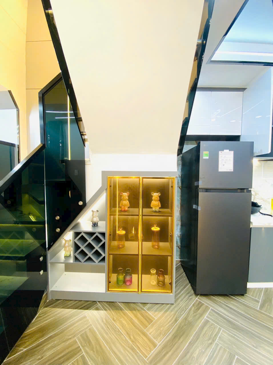 Nhà mặt tiền hẻm thông 8m, lê văn nhà bè 3 tầng vào ở liền.