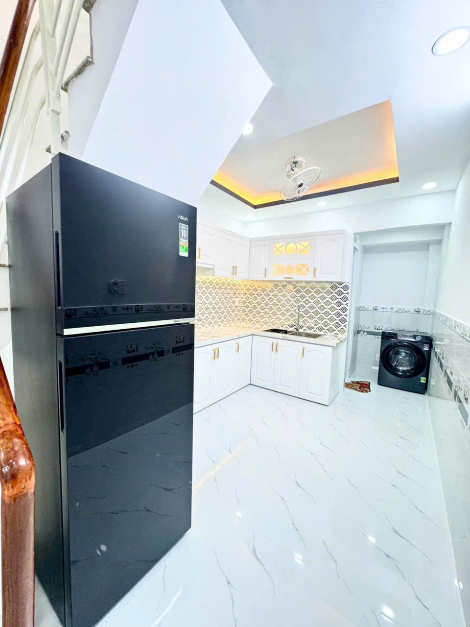 NHÀ 1 TRỆT 1 LỮNG 2 LẦU 5PN HUỲNH TẤN PHÁT