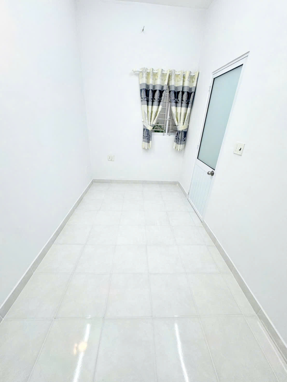 NHÀ 1 TRỆT 2 LẦU 2 PHÒNG NGỦ GẦN TRƯỜNG HỌC LÂM VĂN BỀN NHÀ BÈ.