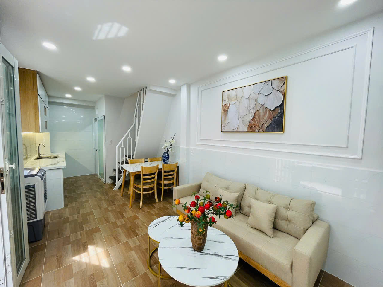 Nhà sổ hồng riêng đường huỳnh tấn phát , quận 7.