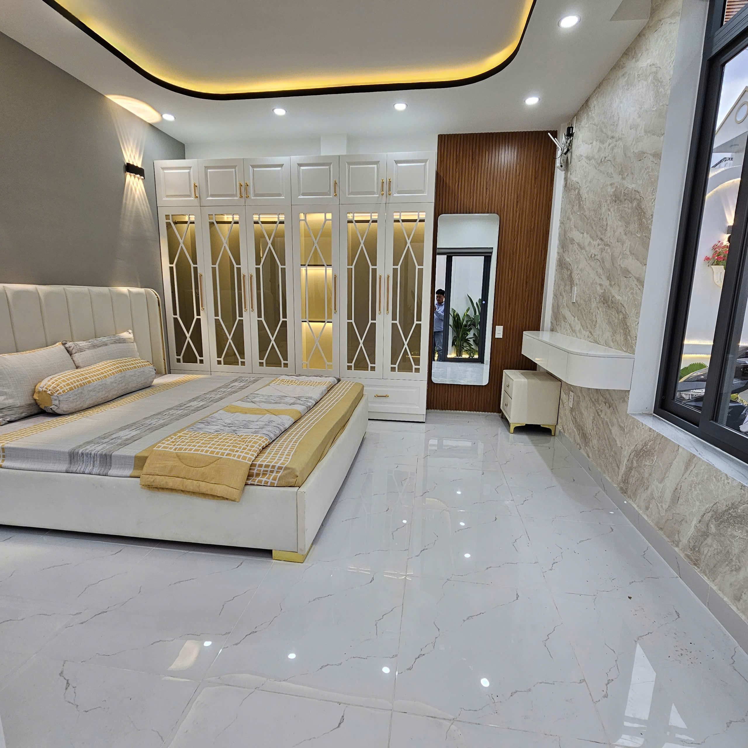 Nhà biệt thự sân vườn có hồ có koi rộng rãi 170m2.