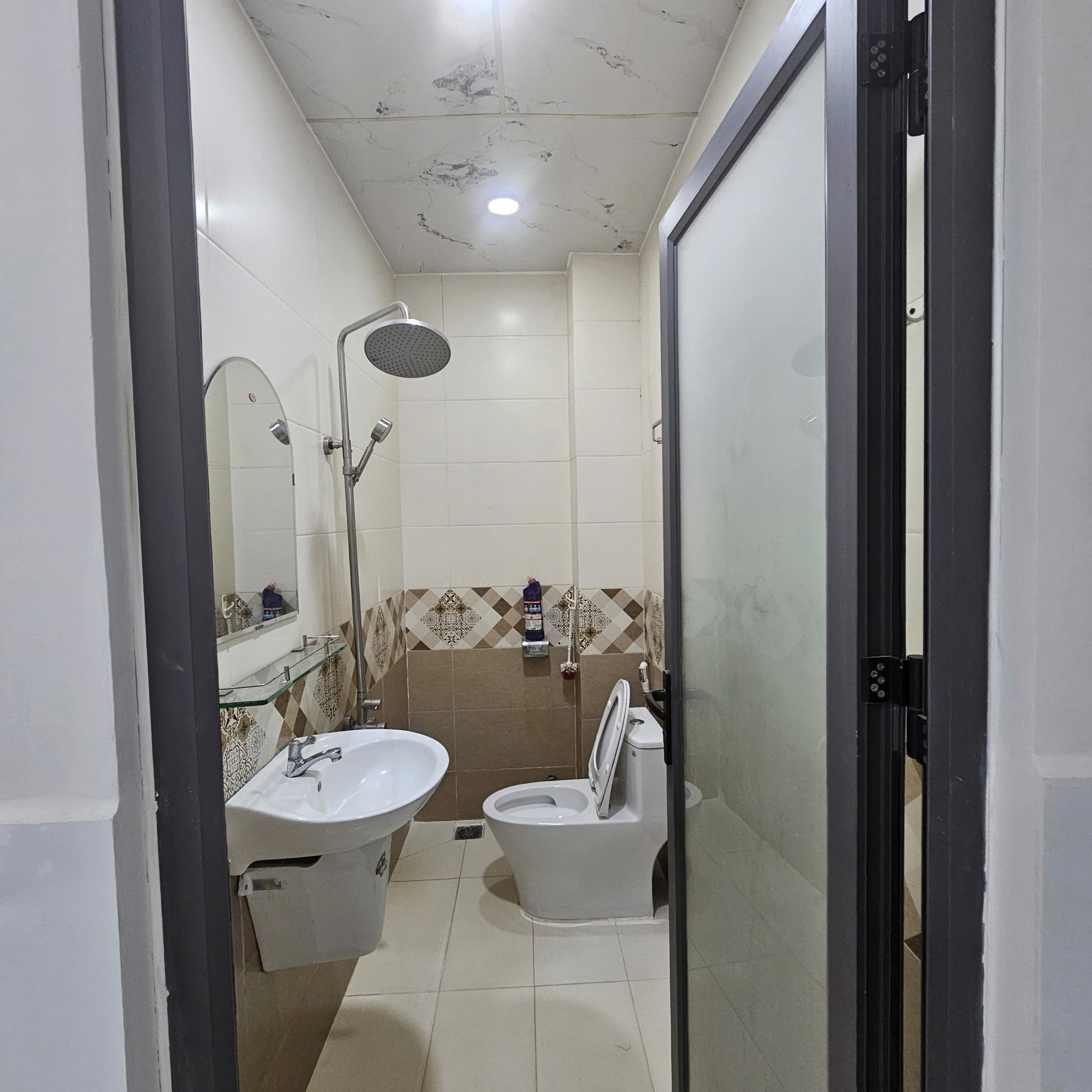 Nhà 1 lầu 3 phòng ngủ 5 x 17M, hẻm xe hơi.