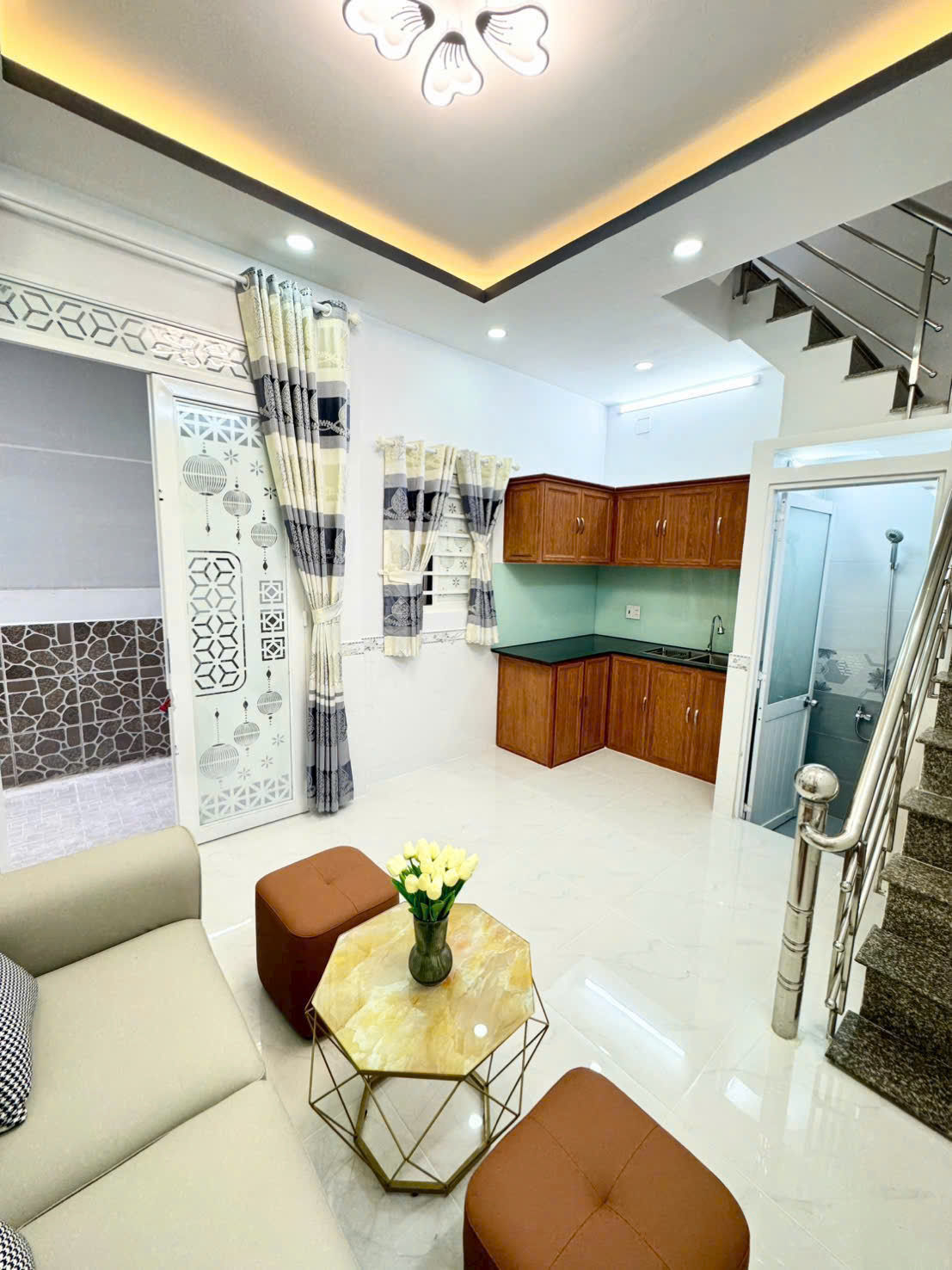 NHÀ 1 TRỆT 2 LẦU 2 PHÒNG NGỦ GẦN TRƯỜNG HỌC LÂM VĂN BỀN NHÀ BÈ.