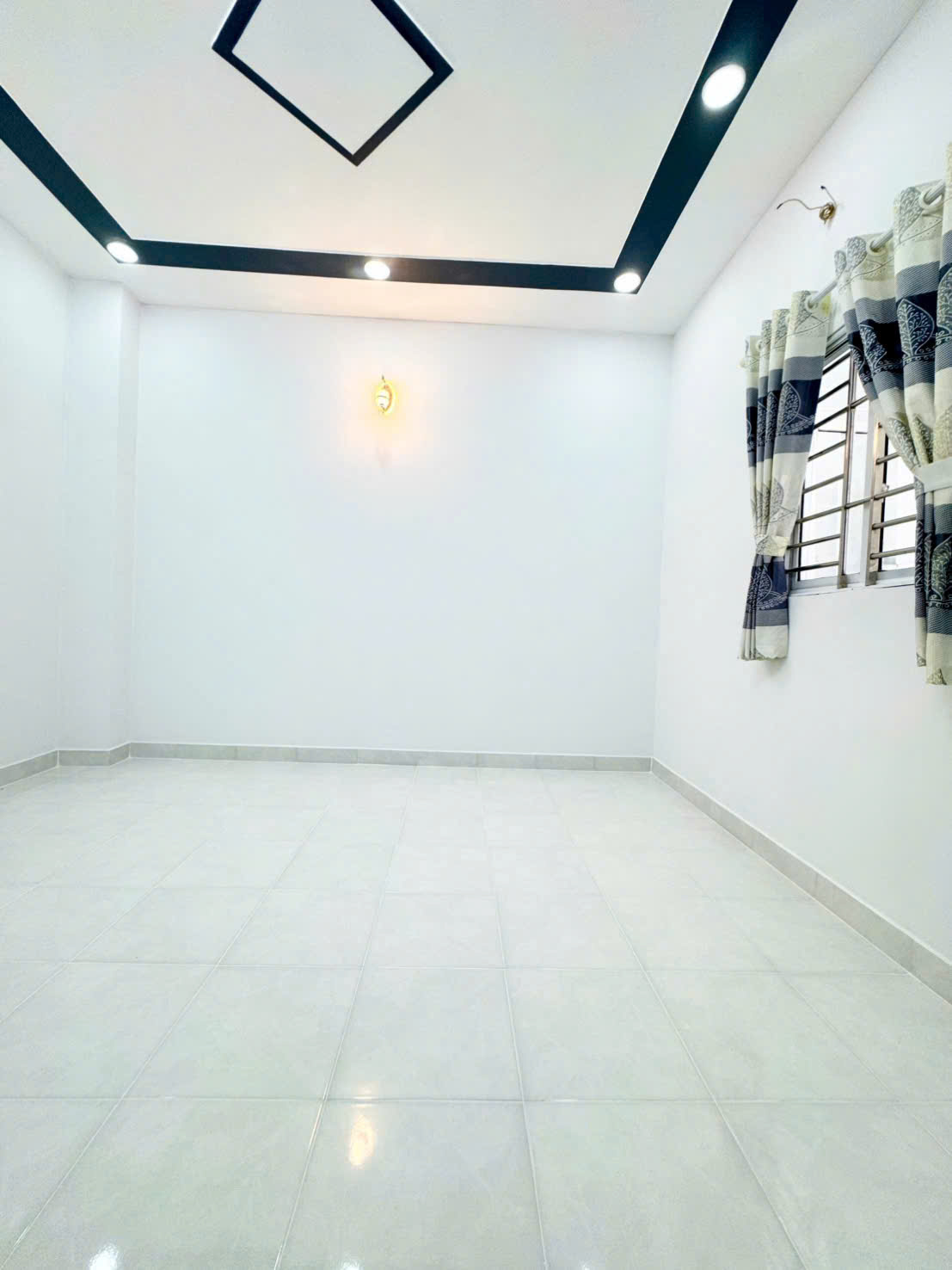 NHÀ 1 TRỆT 2 LẦU 2 PHÒNG NGỦ GẦN TRƯỜNG HỌC LÂM VĂN BỀN NHÀ BÈ.