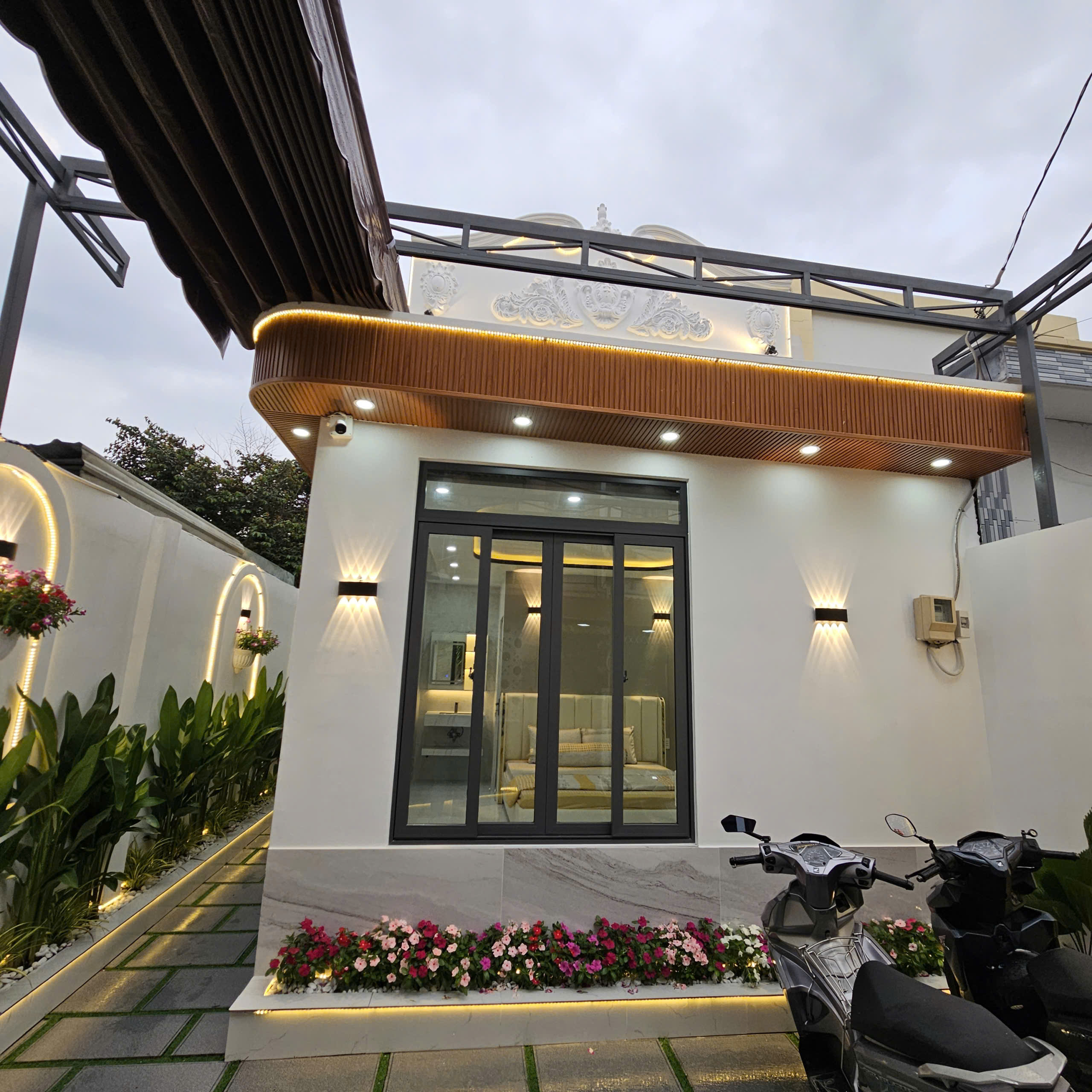 Nhà biệt thự sân vườn có hồ có koi rộng rãi 170m2.