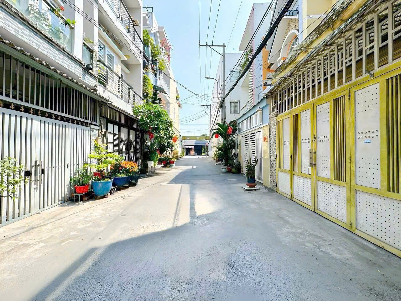 Nhà mặt tiền hẻm thông 1 trệt 1 lầu buôn bán kinh doanh.