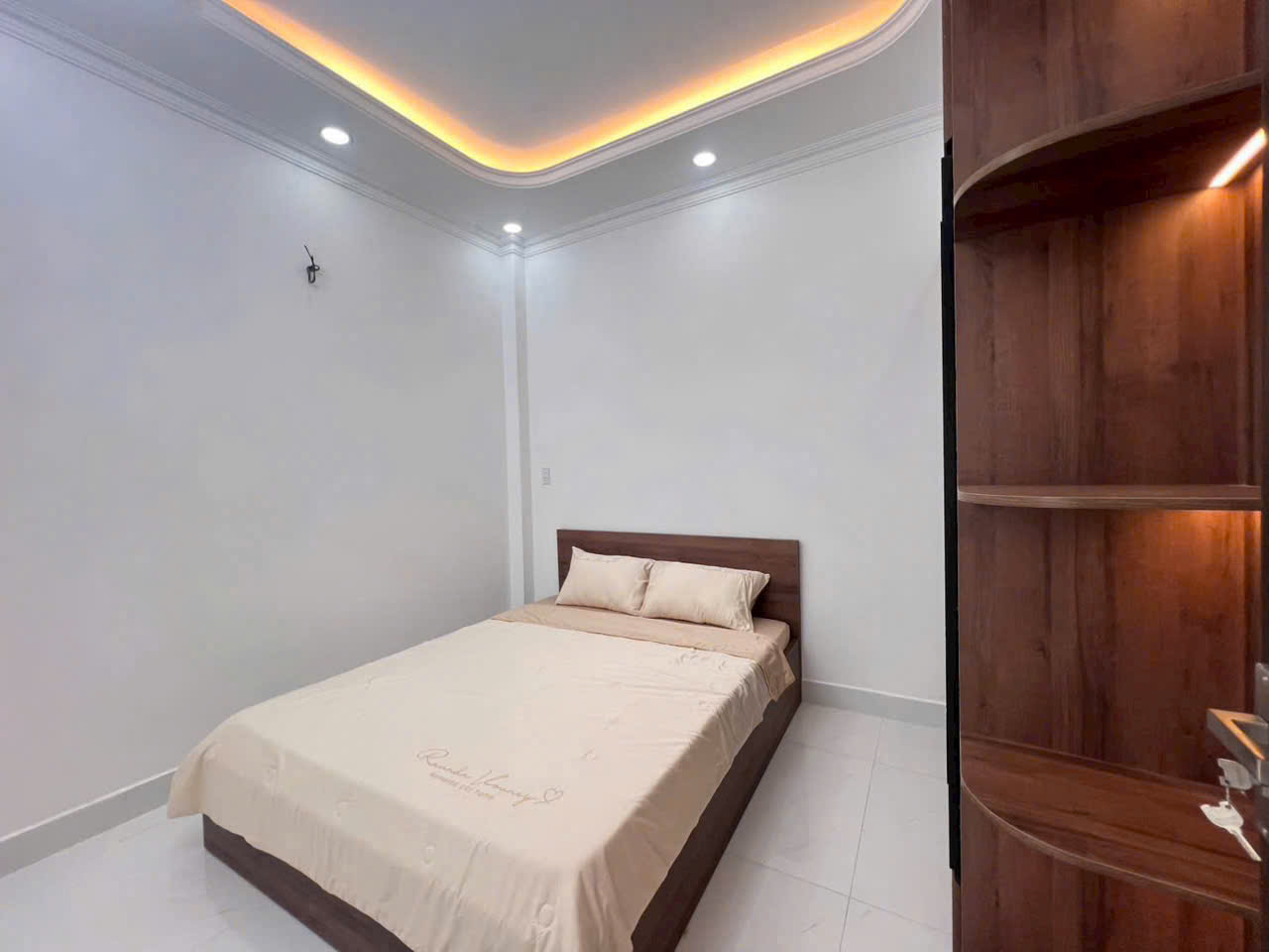 Nhà có phòng ngủ tầng trệt không gian nhà trước và sau huỳnh tấn phát -nhà bè.