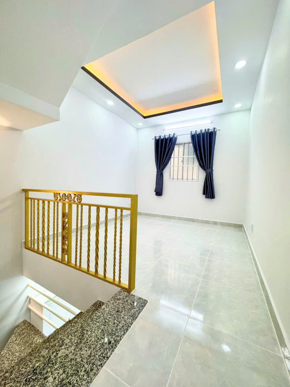 NHÀ 1 TRỆT 1 LỮNG 2 LẦU 5PN HUỲNH TẤN PHÁT