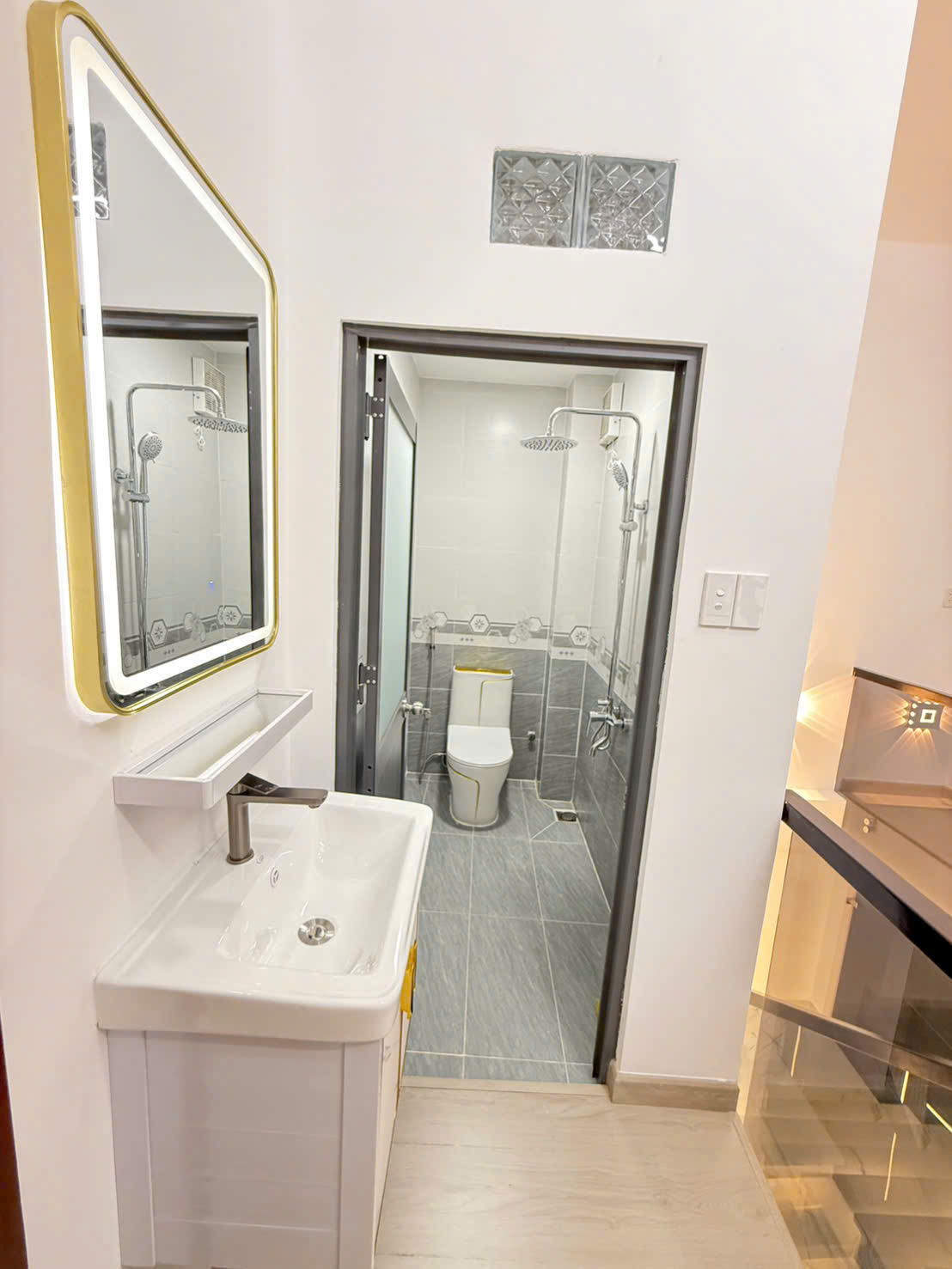Nhà 1 trệt 1 lầu 3 phòng ngủ ,có phòng cho người lớn tuổi ở tầng trệt.