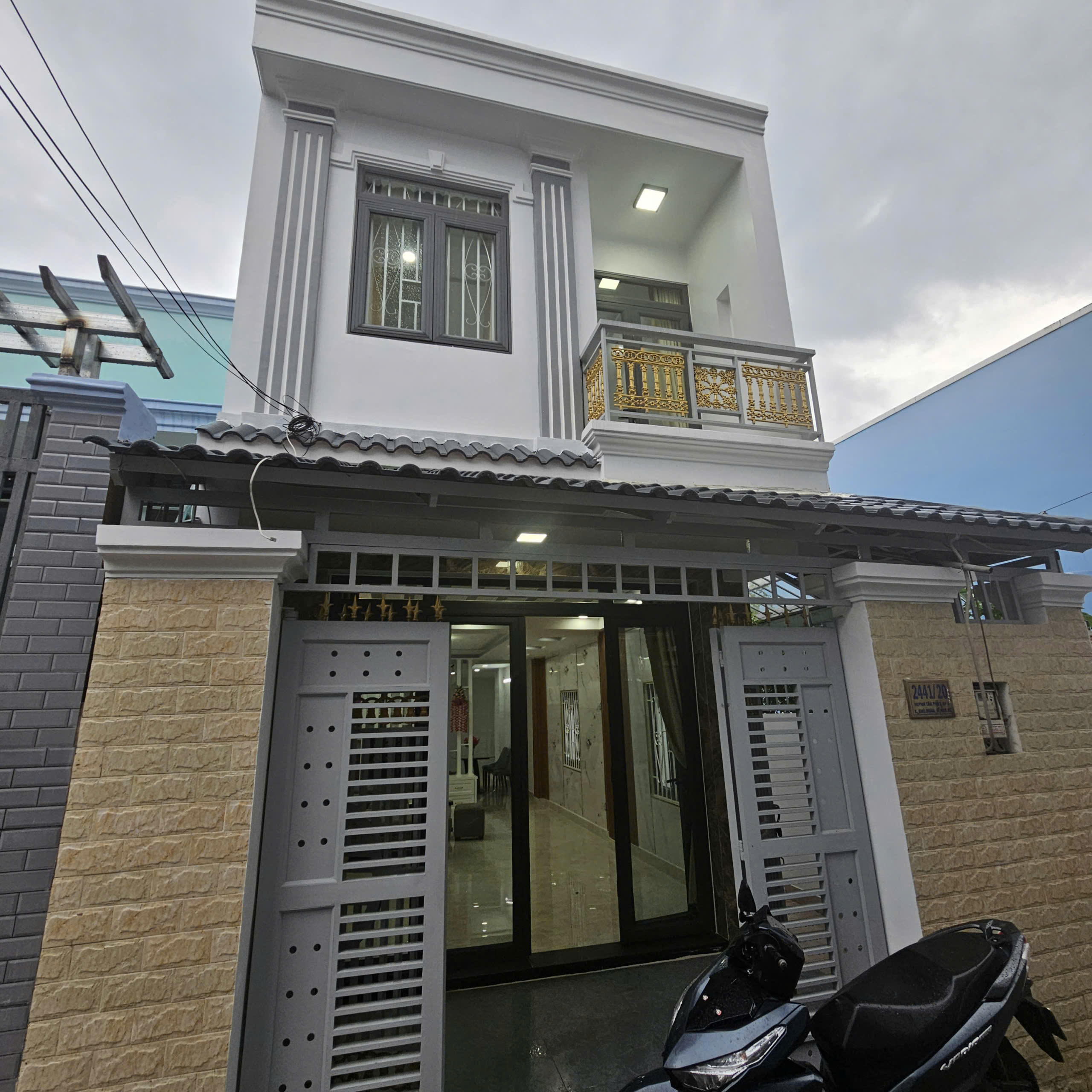 Nhà 1 lầu 3 phòng ngủ 5 x 17M, hẻm xe hơi.