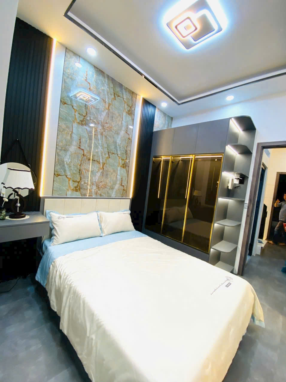 Nhà mặt tiền hẻm thông 8m, lê văn nhà bè 3 tầng vào ở liền.