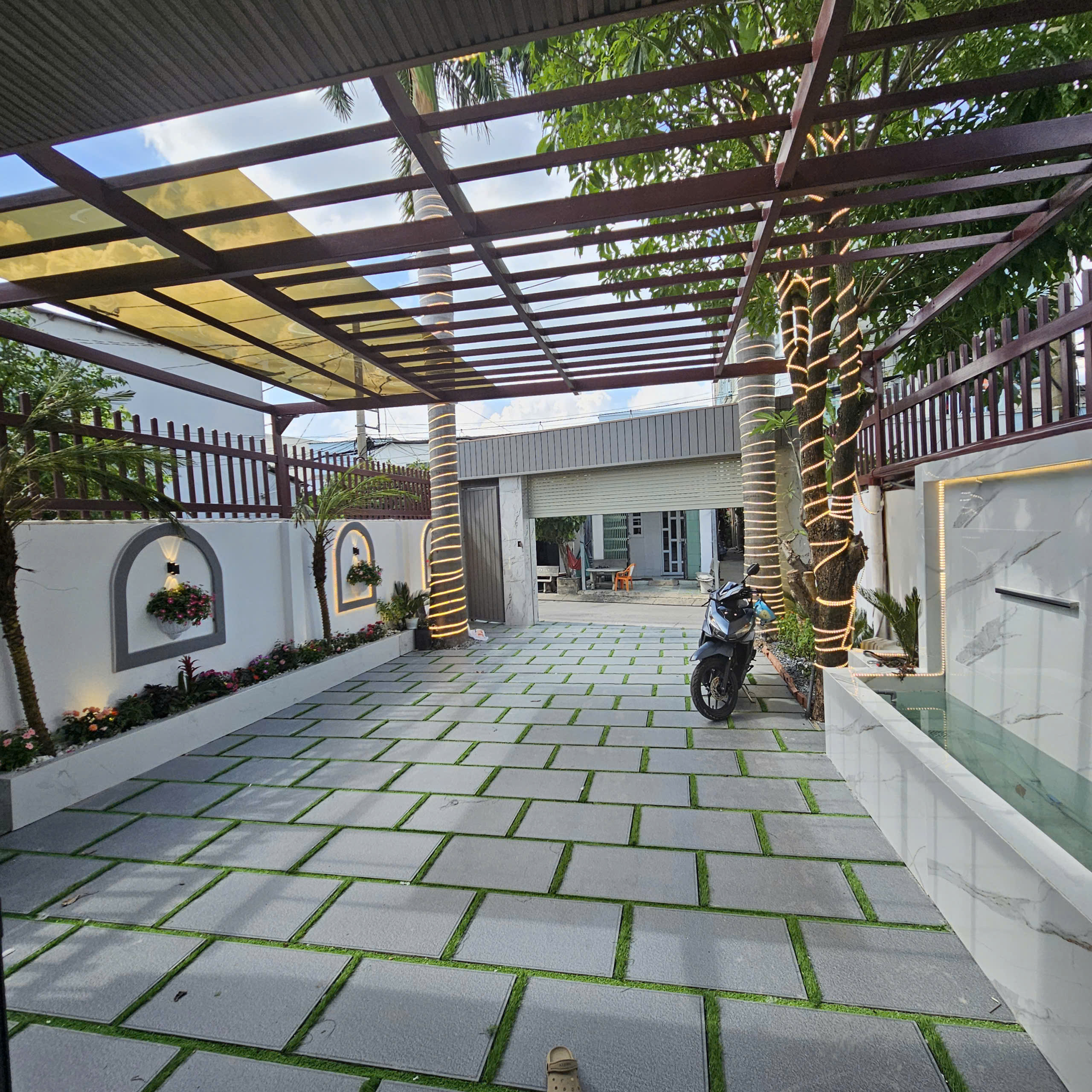 Nhà sân vườn mát mẽ wiu sông ,diện tích rộng giá hấp dẫn.