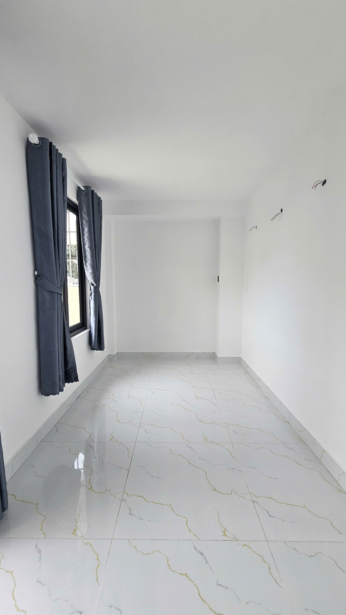 Nhà 3 tầng có thang máy xịn sò cách đường chính chỉ 70m2.