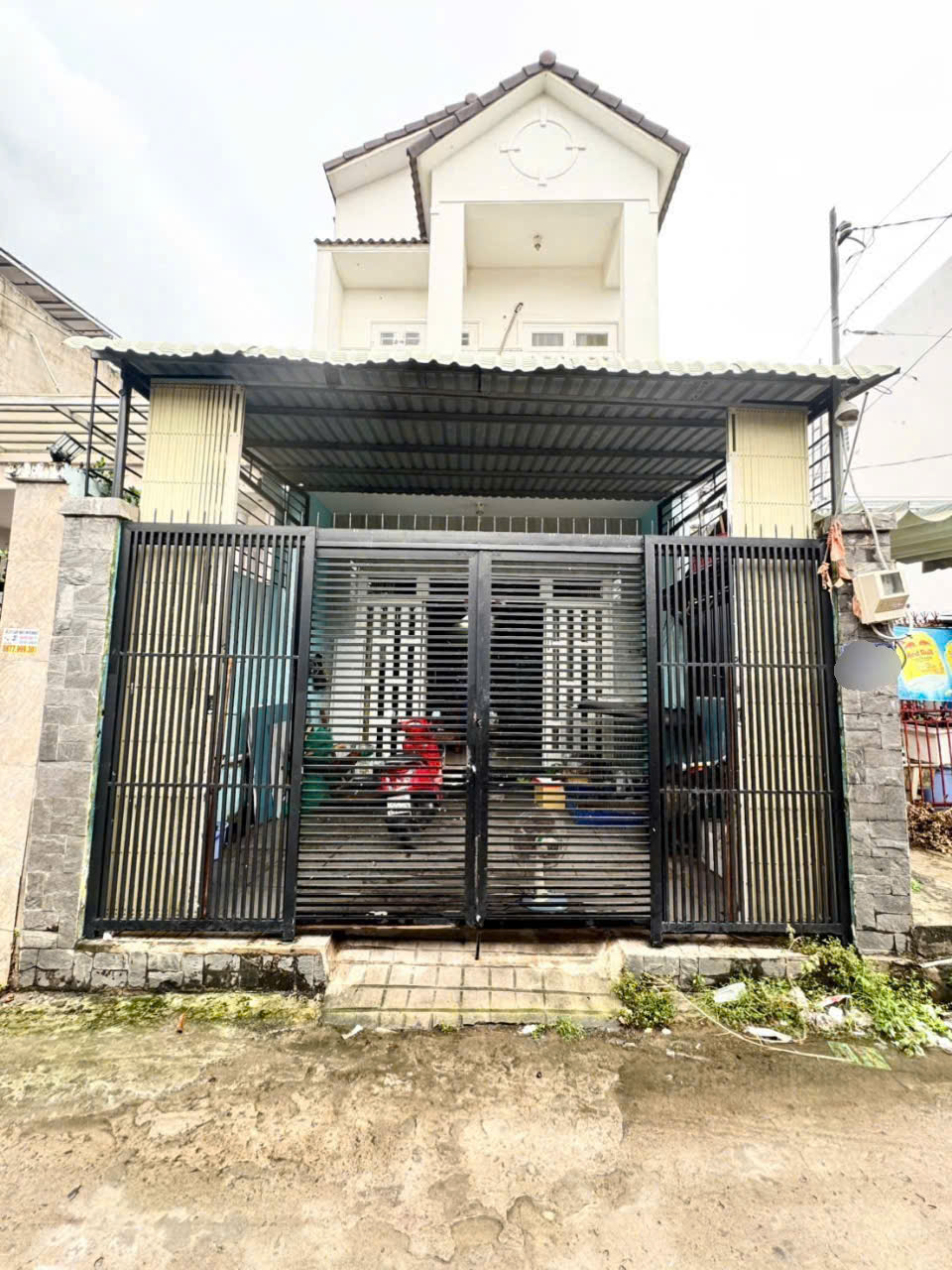 Nhà sổ riêng 100m2 hoàn công đầy đủ , hẻm xe hơi gồm 3 phòng ngủ.