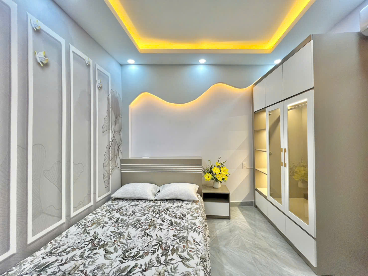 Nhà Ngay Trung Tâm QUẬN 7 Nhà mớ 2 lầu ,sân thượng.
