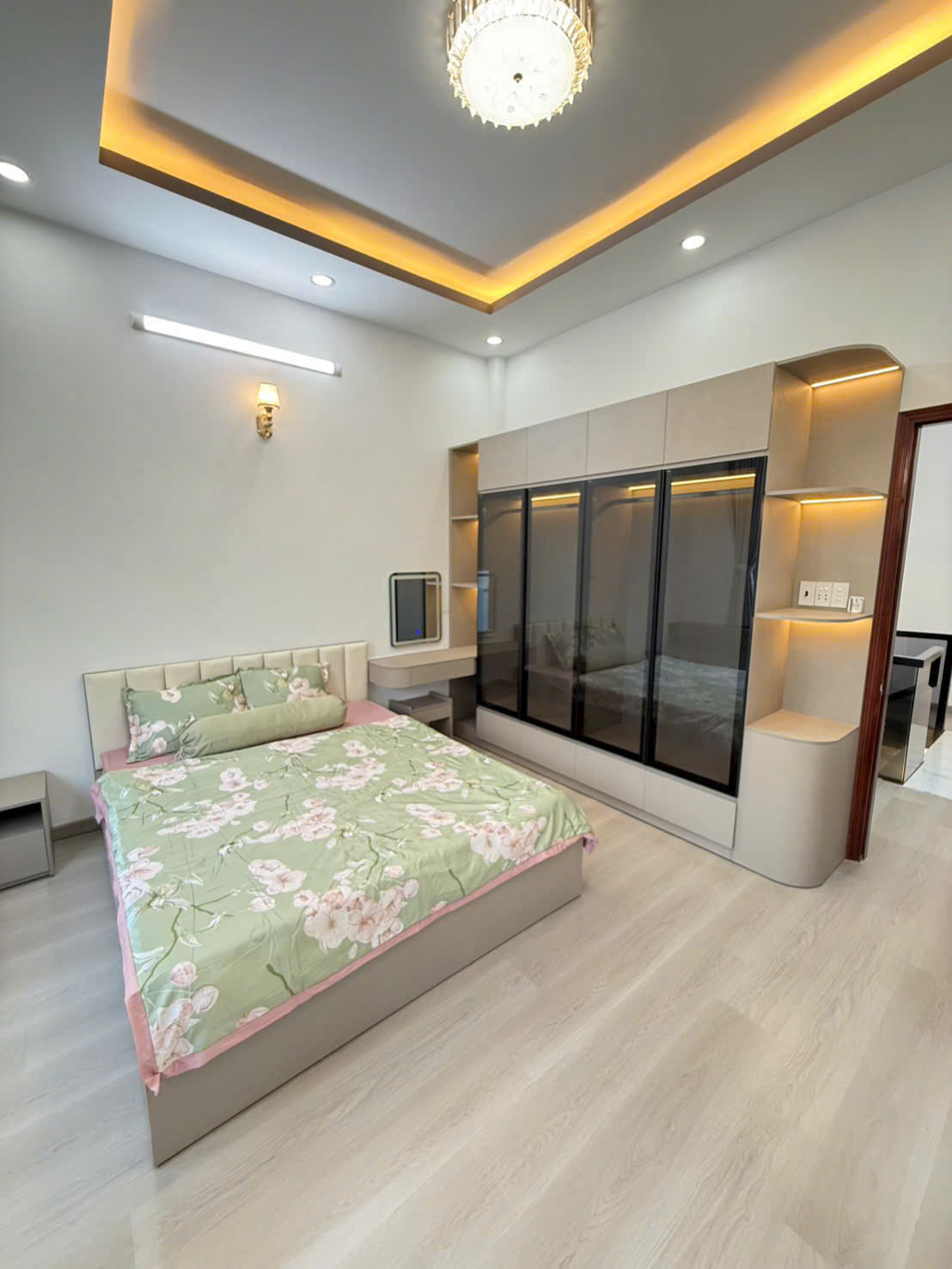 Nhà 1 trệt 1 lầu 3 phòng ngủ ,có phòng cho người lớn tuổi ở tầng trệt.