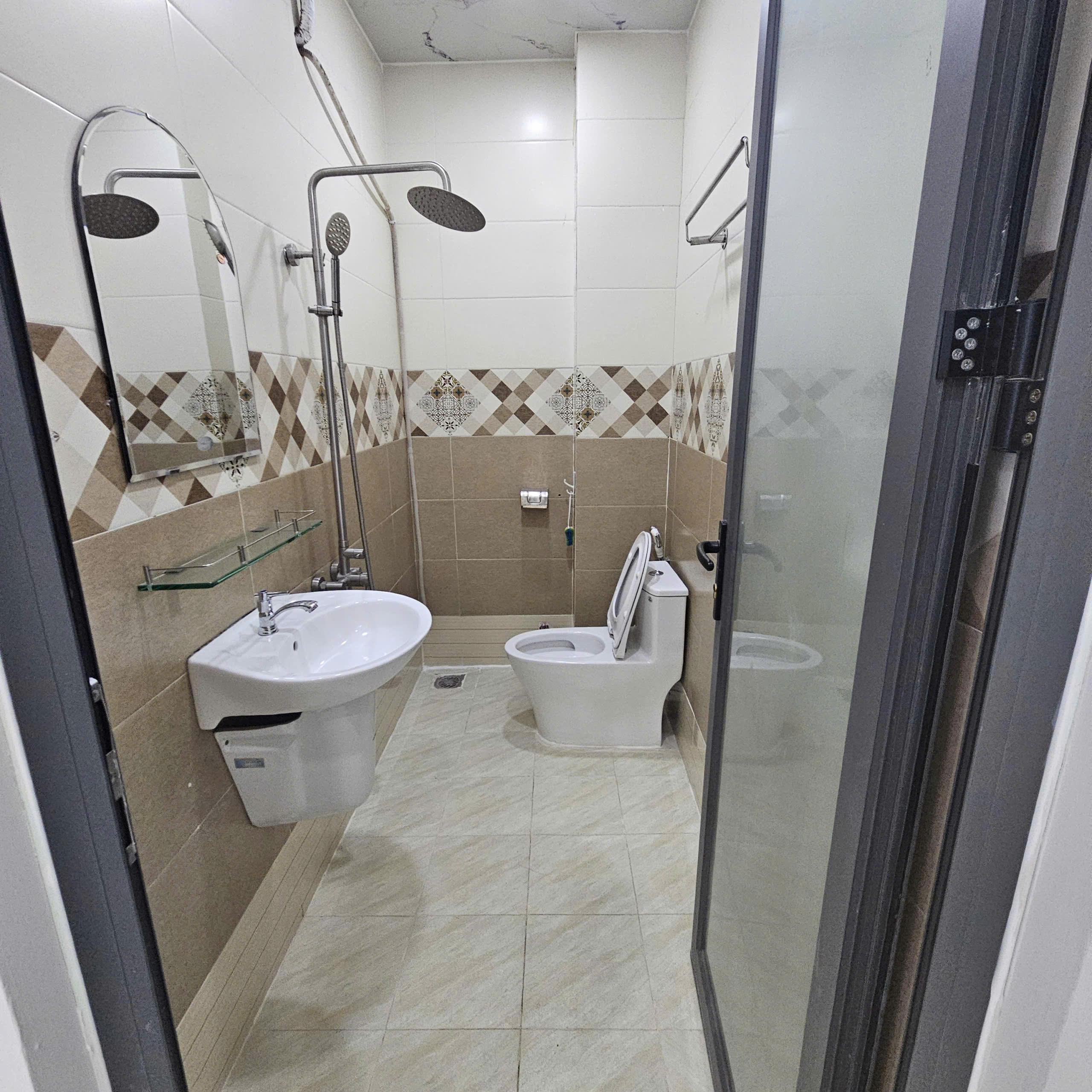 Nhà 1 lầu 3 phòng ngủ 5 x 17M, hẻm xe hơi.