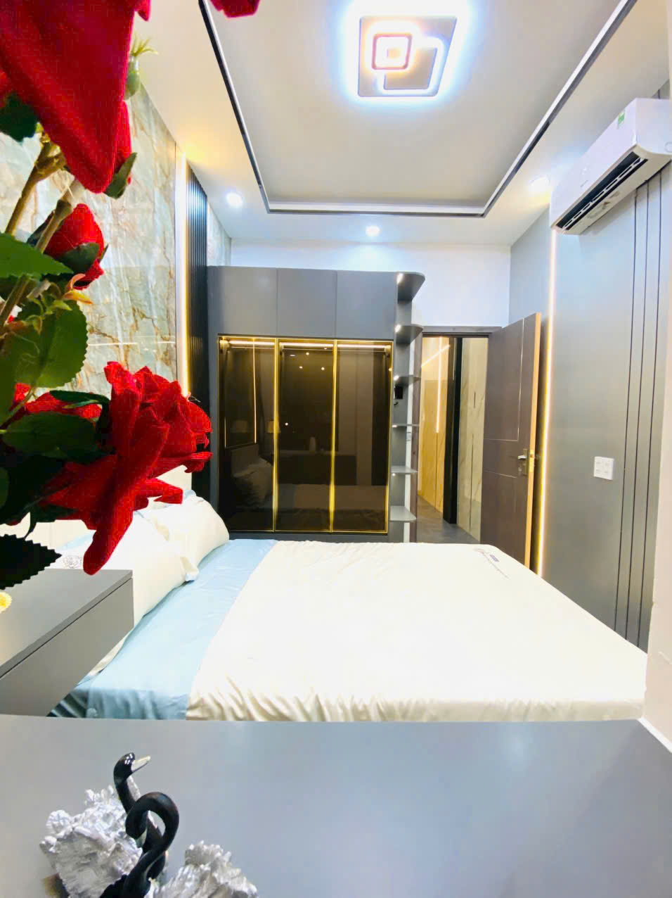 Nhà mặt tiền hẻm thông 8m, lê văn nhà bè 3 tầng vào ở liền.