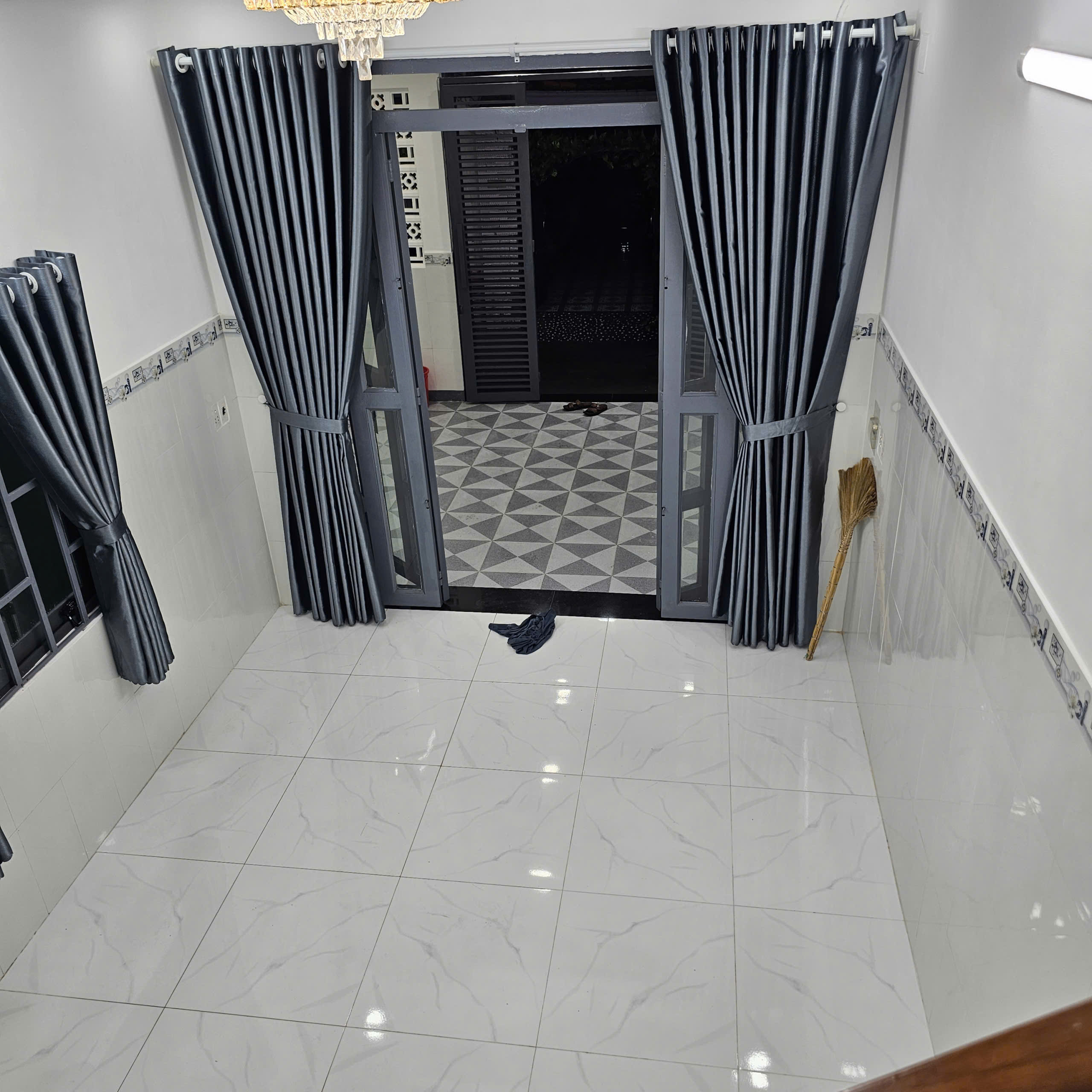 Nhà vị tí gần đường huỳnh tấn phát nhà bè,sân rộng rãi giá 3,980.