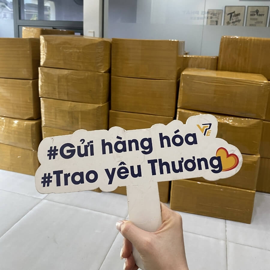 Đóng gói đúng cách gửi bánh trung thu qua Mỹ giúp tối ưu được giá cước
